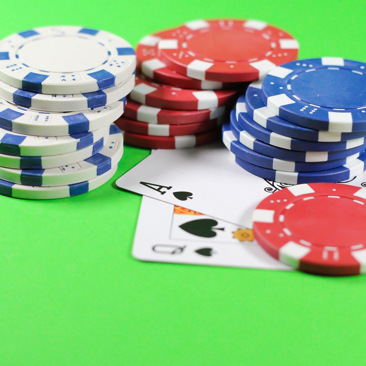Adult user on 222bd sports betting page with responsible gaming awareness